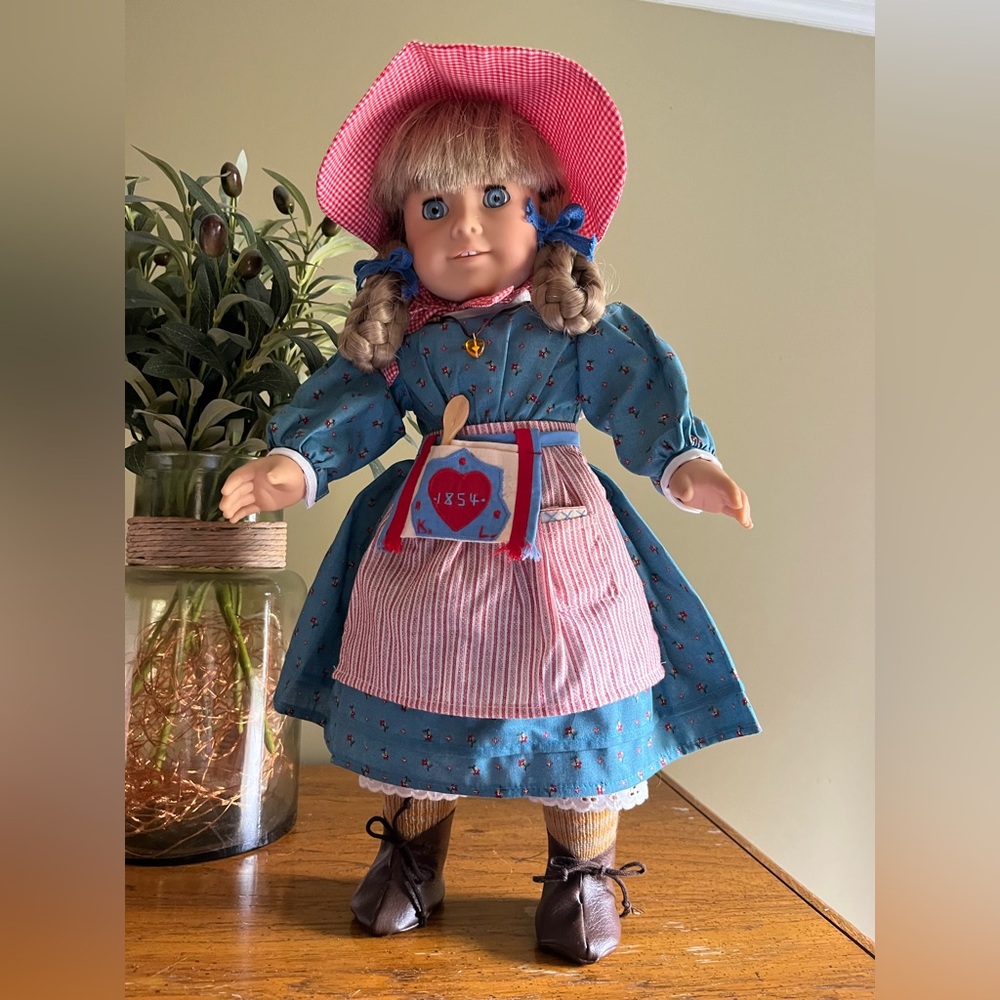 American Girl (Pleasant Company)
Kirsten Doll in her Meet Dress
Vintage 1996